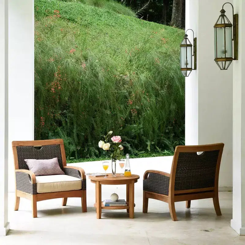 Table d'appoint d'extérieur ronde Sonoma Lane Channing en teck – Résistante aux intempéries, avec étagère