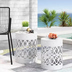 2 tavolini laterali rotondi da esterno Mellie in ferro bianco - Christopher Knight Home: Design elegante intagliato, nessun assemblaggio richiesto
