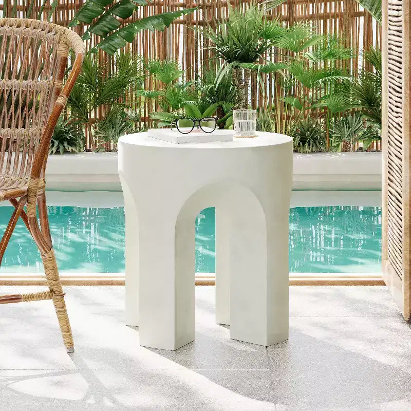 Christopher Knight Home Urktc Tavolino da appoggio in cemento leggero a quattro archi, bianco antico