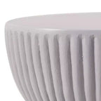 LeisureMod Table d'appoint de 38 cm de large en fibre de pierre avec design sablier, aucun assemblage requis, pour utilisation intérieure et extérieure, collection Spire