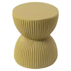 LeisureMod Table d'appoint de 38 cm de large en fibre de pierre avec design sablier, aucun assemblage requis, pour utilisation intérieure et extérieure, collection Spire