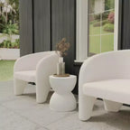 LeisureMod Table d'appoint de 38 cm de large en fibre de pierre avec design sablier, aucun assemblage requis, pour utilisation intérieure et extérieure, collection Spire