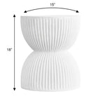LeisureMod Table d'appoint de 38 cm de large en fibre de pierre avec design sablier, aucun assemblage requis, pour utilisation intérieure et extérieure, collection Spire