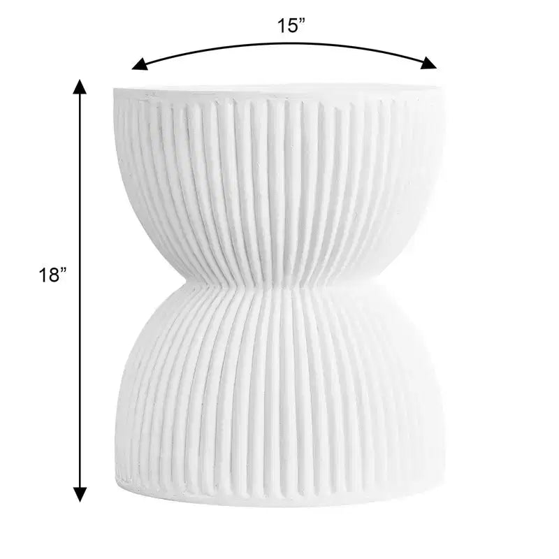 LeisureMod Table d'appoint de 38 cm de large en fibre de pierre avec design sablier, aucun assemblage requis, pour utilisation intérieure et extérieure, collection Spire
