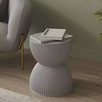 LeisureMod Table d'appoint de 38 cm de large en fibre de pierre avec design sablier, aucun assemblage requis, pour utilisation intérieure et extérieure, collection Spire
