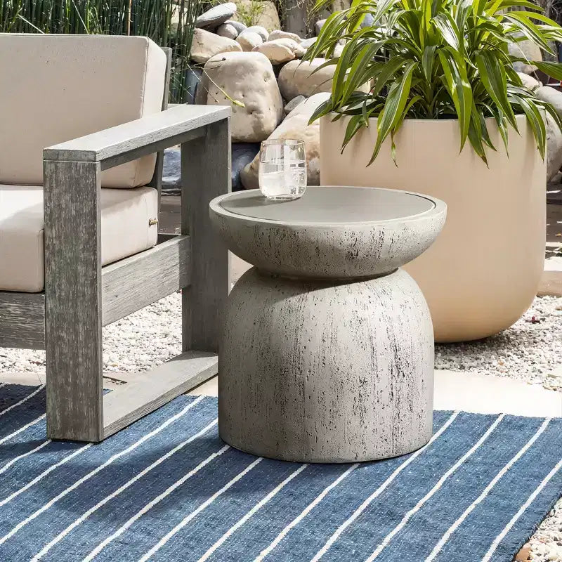 LuxenHome Tavolino da Esterno, 16 Tavolini d'Appoggio in Cemento per Patio, Tavolo Rotondo Effetto Invecchiato Bianco Sporco e Grigio, Tavolino d'Appoggio per Interni ed Esterni