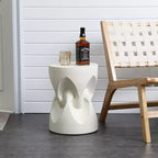 LuxenHome Tavolino da esterno, tavolino da patio moderno rotondo in cemento screziato bianco sporco da 17 pollici, tavolino da caffè da esterno per giardino