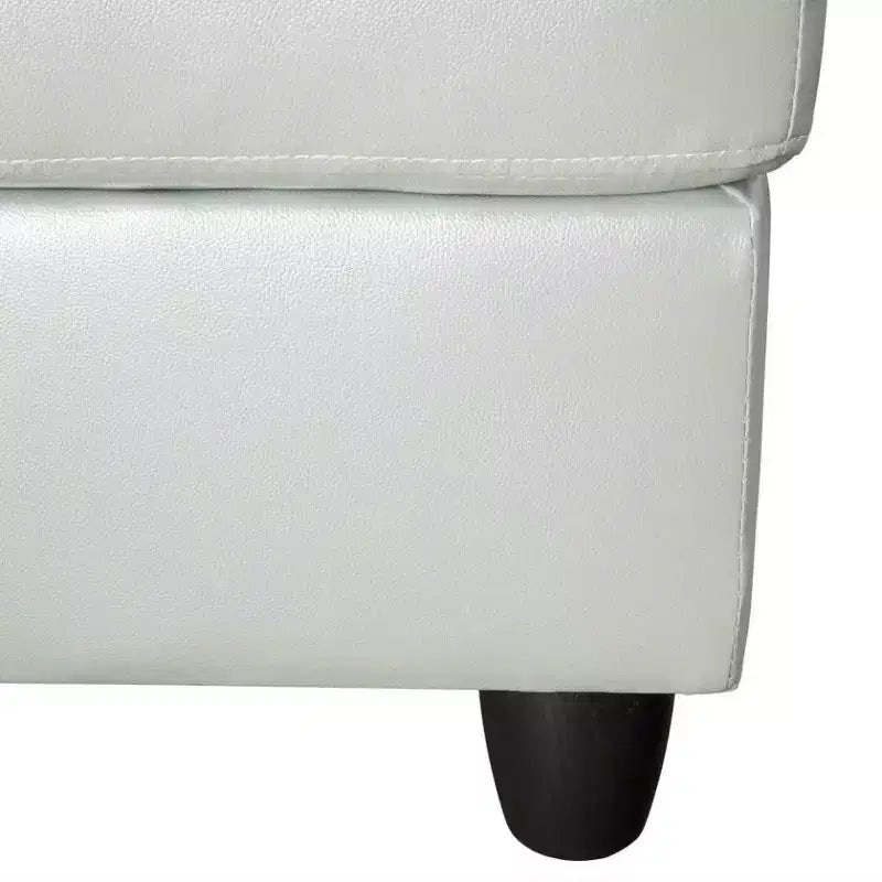 Divano componibile angolare in similpelle grigia, con rivestimento capitonné, pouf contenitore versatile, soluzione contemporanea per la zona giorno
