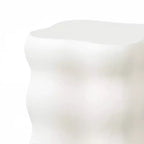 Table d'appoint carrée LuxenHome Blanc MgO courbes modernes de 47 cm de haut, intérieur et extérieur
