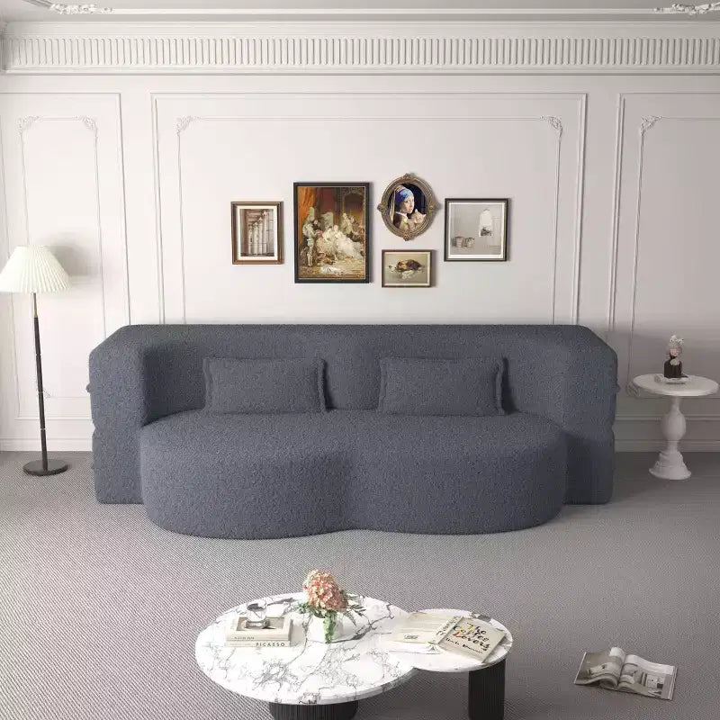 Divano componibile trasformabile moderno Okak, divano a pavimento con 2 cuscini, divano rivestito in tessuto Teddy, materasso pieghevole, nessun assemblaggio richiesto