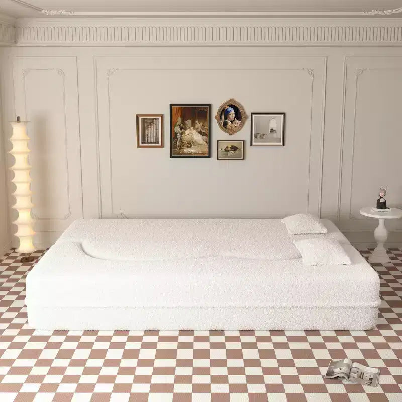 Divano componibile trasformabile moderno Okak, divano a pavimento con 2 cuscini, divano rivestito in tessuto Teddy, materasso pieghevole, nessun assemblaggio richiesto