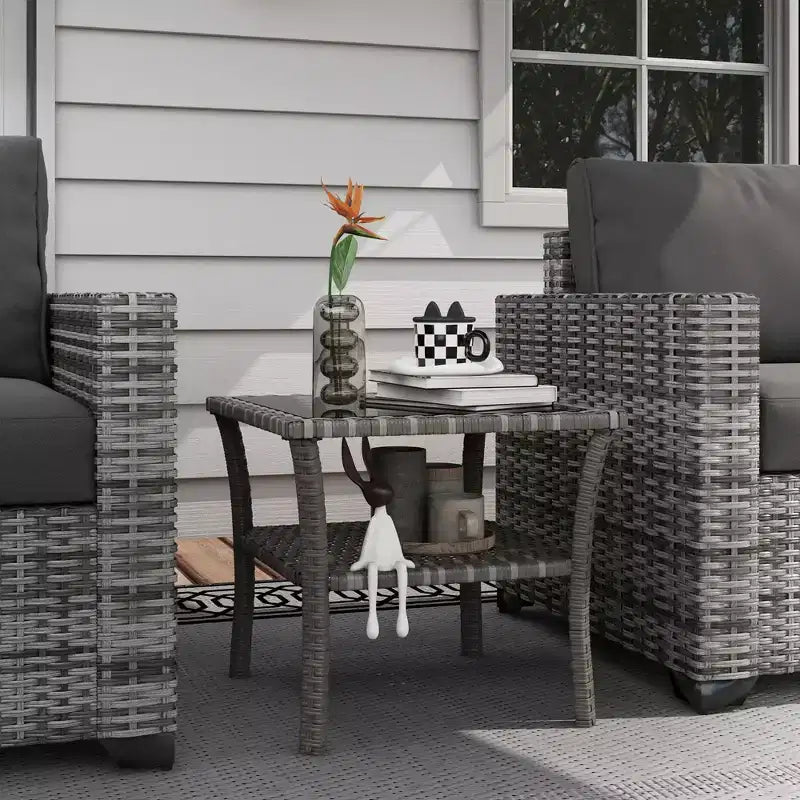 Tables d'appoint en rotin Okak Outdoor avec étagère de rangement, Table basse d'appoint de patio à 2 niveaux avec plateau en verre pour l'extérieur et l'intérieur, pour jardin, balcon, cour, piscine