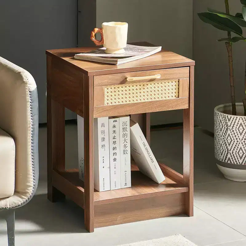 Okak 15.75 Table d'appoint rustique en rotin avec tiroir Table de chevet moderne Intérieur et extérieur pour salon et chambre à coucher