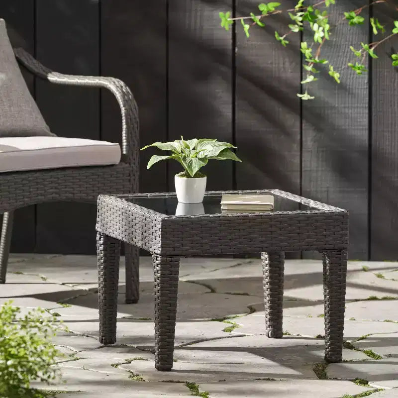 Tables d'appoint d'extérieur en osier Okak avec plateau en verre, imperméables, portables, pour patio, table de chevet, intérieur et extérieur, pour jardin, balcon, cour, piscine