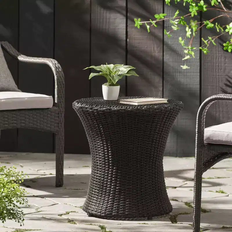 Okak Tavolini Laterali da Esterno in Rattan a Clessidra, Impermeabili e Portatili, Tavolino da Patio/Comodino per Esterni e Interni per Giardino, Balcone, Cortile, Piscina