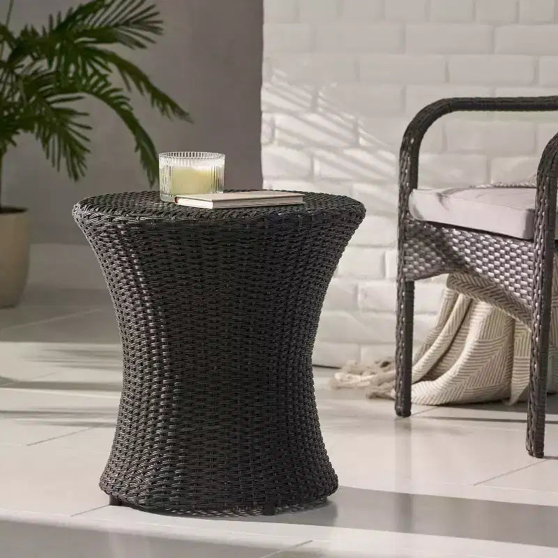 Okak Tavolini Laterali da Esterno in Rattan a Clessidra, Impermeabili e Portatili, Tavolino da Patio/Comodino per Esterni e Interni per Giardino, Balcone, Cortile, Piscina