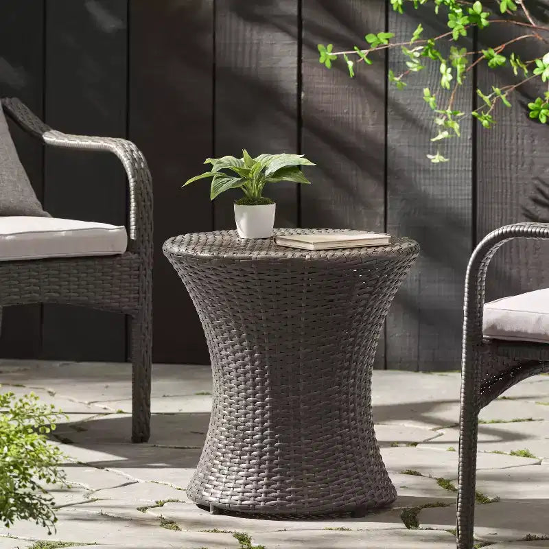 Okak Tavolini Laterali da Esterno in Rattan a Clessidra, Impermeabili e Portatili, Tavolino da Patio/Comodino per Esterni e Interni per Giardino, Balcone, Cortile, Piscina