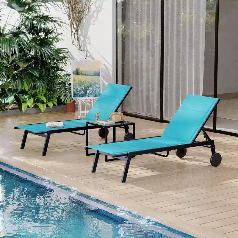 Set di 3 sedie a sdraio da patio con tavolino, sedie a sdraio regolabili con ruote, set di 3 sdraio da esterno per piscina