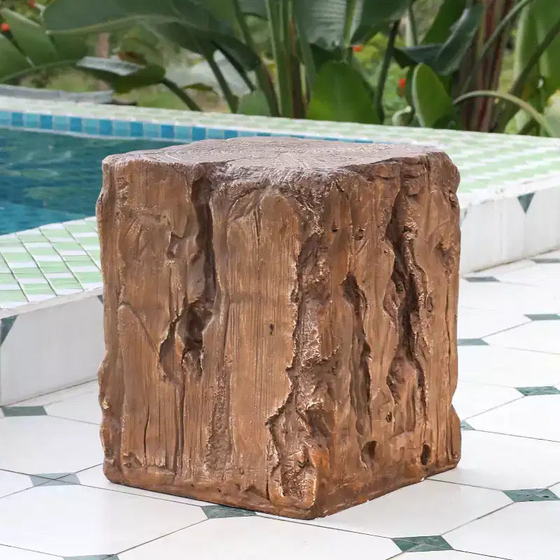 Tavolino da esterno Christopher Knight Home Kuki in cemento leggero a forma di tronco rustico