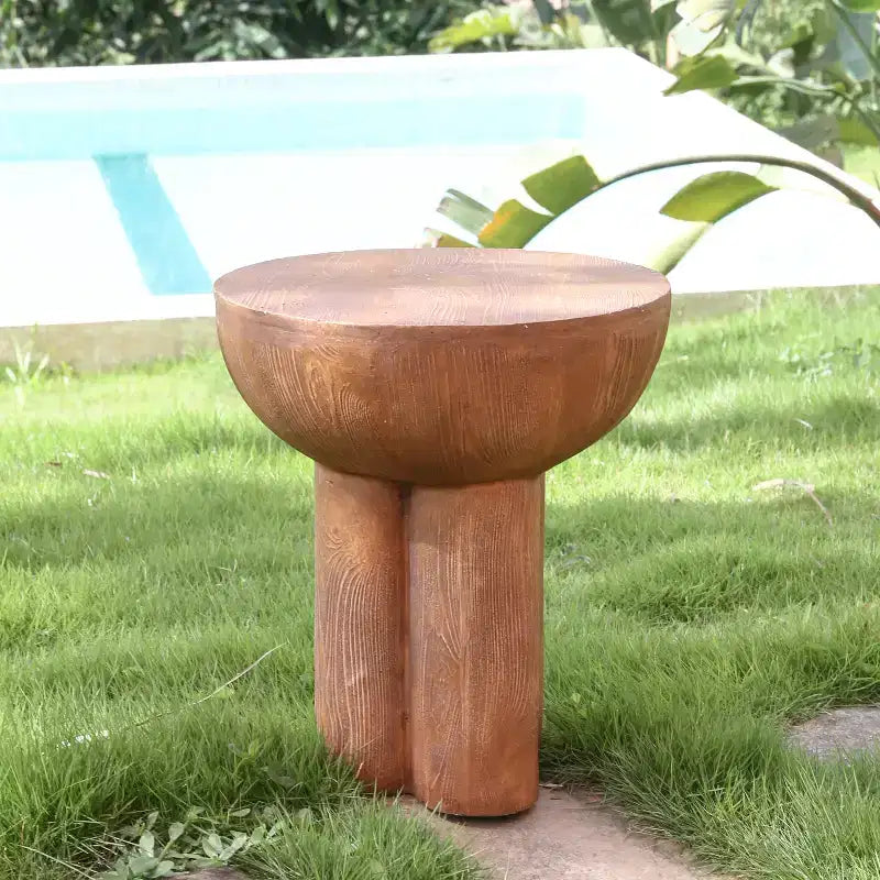 Christopher Knight Home Gorou Table d'appoint d'extérieur rustique tripode en béton léger