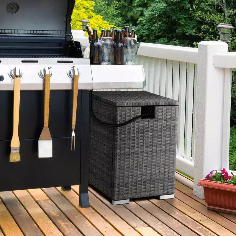 Karl Home| Tavolino da esterno in vimini grigio con portabombola di propano