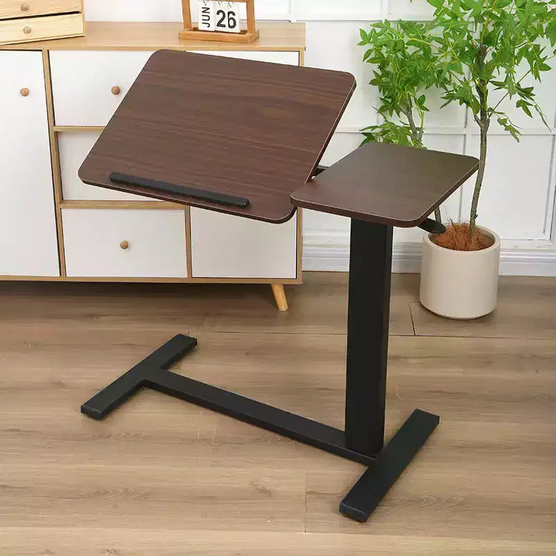 Tavolino da Letto Regolabile in Altezza con Ruote, Tavolo Comodino Inclinabile per Poltrona Reclinabile, Design Ergonomico, Pieghevole e Facile da Spostare