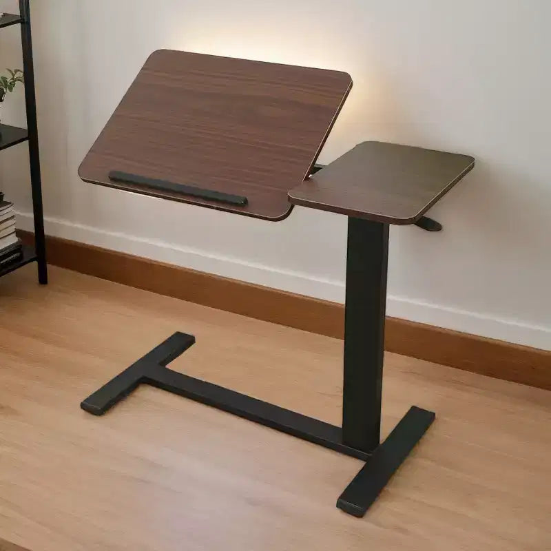 Tavolino da Letto Regolabile in Altezza con Ruote, Tavolo Comodino Inclinabile per Poltrona Reclinabile, Design Ergonomico, Pieghevole e Facile da Spostare
