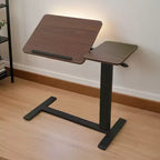 Tavolino da Letto Regolabile in Altezza con Ruote, Tavolo Comodino Inclinabile per Poltrona Reclinabile, Design Ergonomico, Pieghevole e Facile da Spostare
