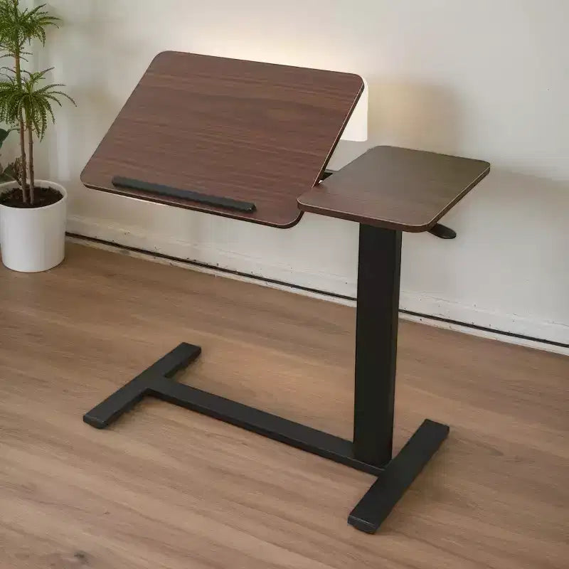 Tavolino da Letto Regolabile in Altezza con Ruote, Tavolo Comodino Inclinabile per Poltrona Reclinabile, Design Ergonomico, Pieghevole e Facile da Spostare