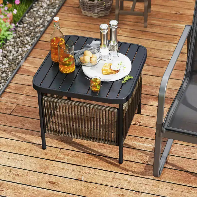 Costway Table d'appoint carrée en rotin PE tressé avec trou pour parasol de 4 cm