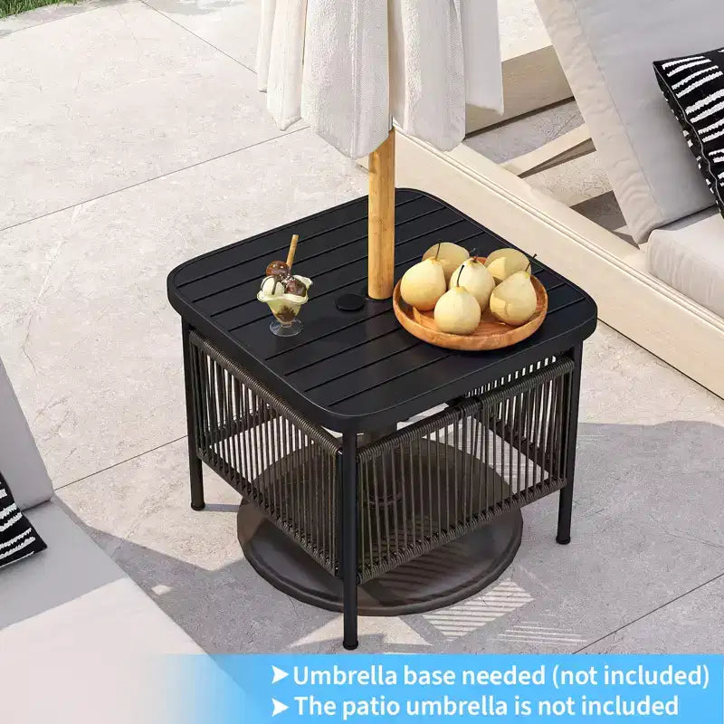 Costway Table d'appoint carrée en rotin PE tressé avec trou pour parasol de 4 cm