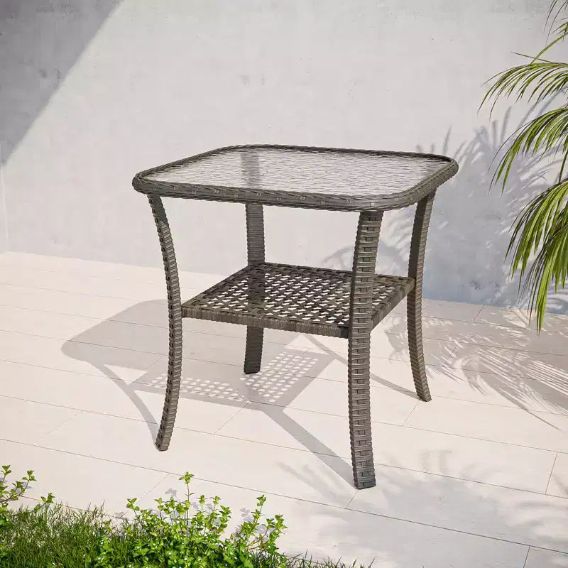 EAGLE PEAK Table d'appoint d'extérieur en osier avec rangement inférieur, Table basse en rotin avec plateau en verre trempé