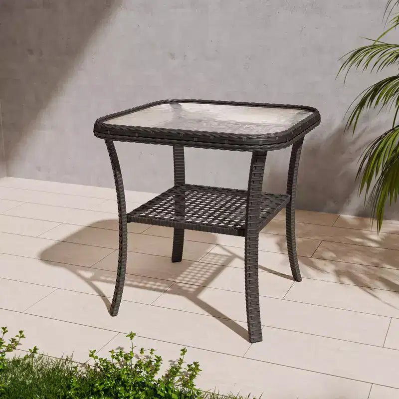 EAGLE PEAK Table d'appoint d'extérieur en osier avec rangement inférieur, Table basse en rotin avec plateau en verre trempé