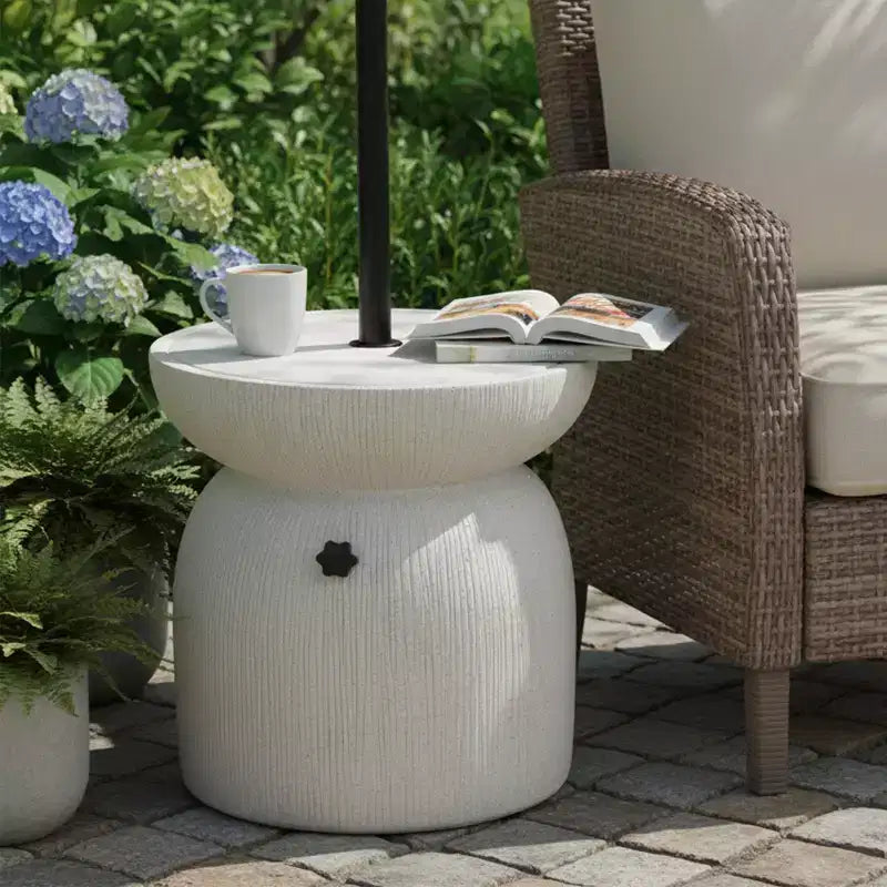 Christopher Knight Home Sava, tavolino laterale in calcestruzzo leggero per patio con foro per ombrellone