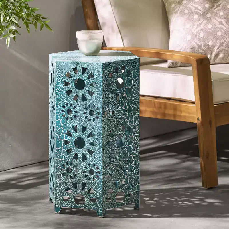 TUYOHW Table d'appoint d'extérieur hexagonale avec motif ajouré en dégradé, petite table de patio avec motif soleil pour jardin, balcon, porche