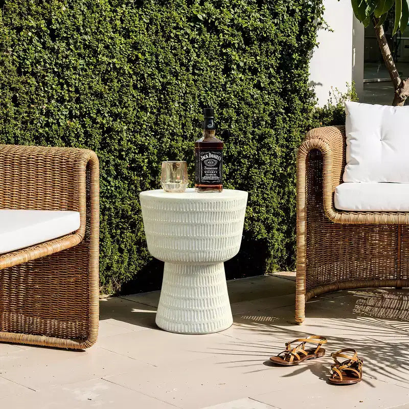 LuxenHome Tavolino da Esterno, Tavolino Rotondo da 15 con Motivo a Spirale, Tavolino d'Appoggio per Esterni e Interni, Tavolini da Caffè per Patio