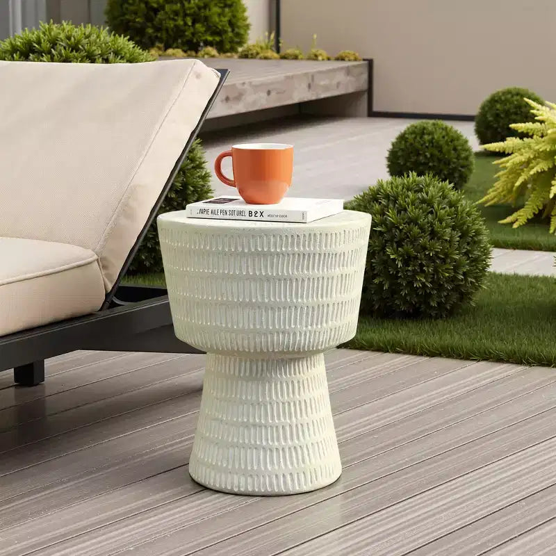 LuxenHome Tavolino da Esterno, Tavolino Rotondo da 15 con Motivo a Spirale, Tavolino d'Appoggio per Esterni e Interni, Tavolini da Caffè per Patio
