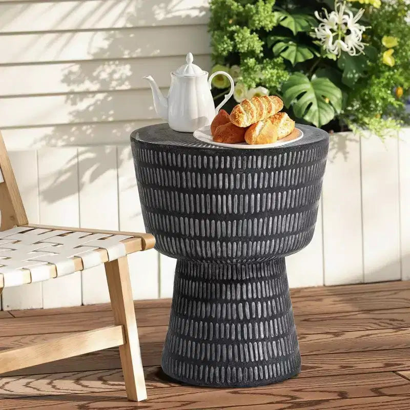 LuxenHome Tavolino da Esterno, Tavolino Rotondo da 15 con Motivo a Spirale, Tavolino d'Appoggio per Esterni e Interni, Tavolini da Caffè per Patio