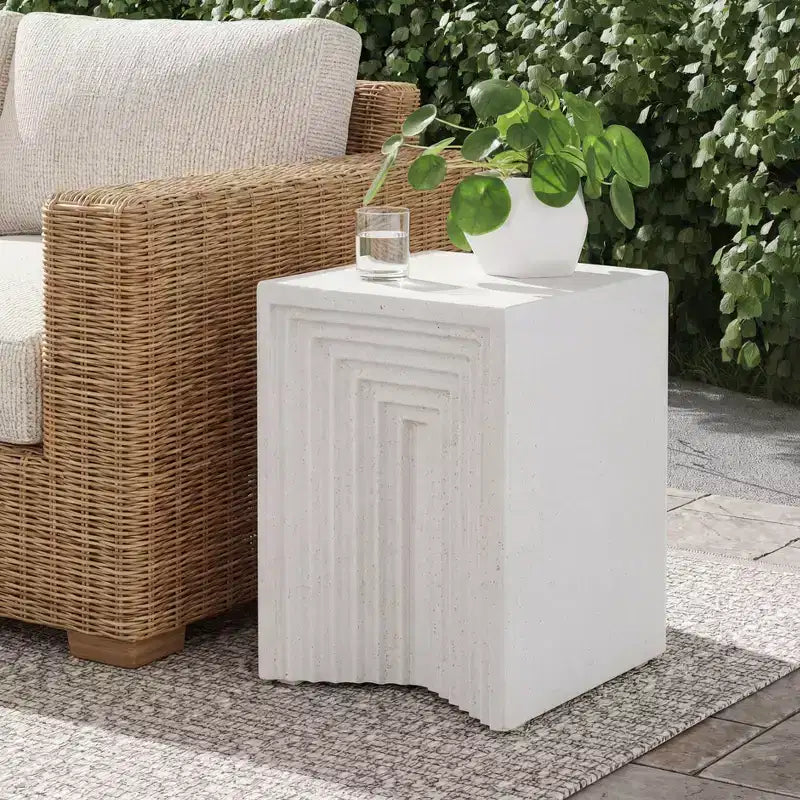 Christopher Knight Home Rei Table d'appoint minimaliste en béton léger à texture géométrique pour patio