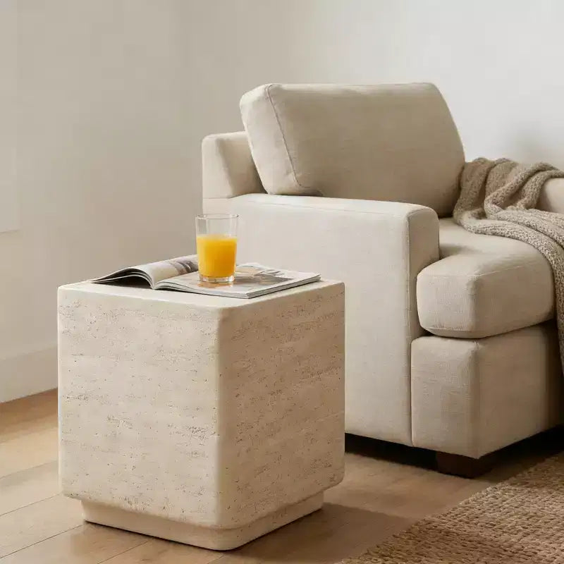 Tavolino Quadrato in Travertino ModernLuxe, Tavolino da Esterno Leggero in MGO con Bordi Arrotondati Sicuri, Beige