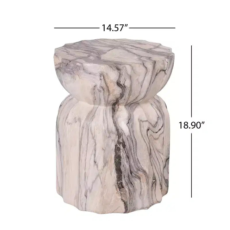 Tavolino scultoreo con scanalature in cemento leggero a motivo marmorizzato moderno Eulalia di Christopher Knight Home per patio