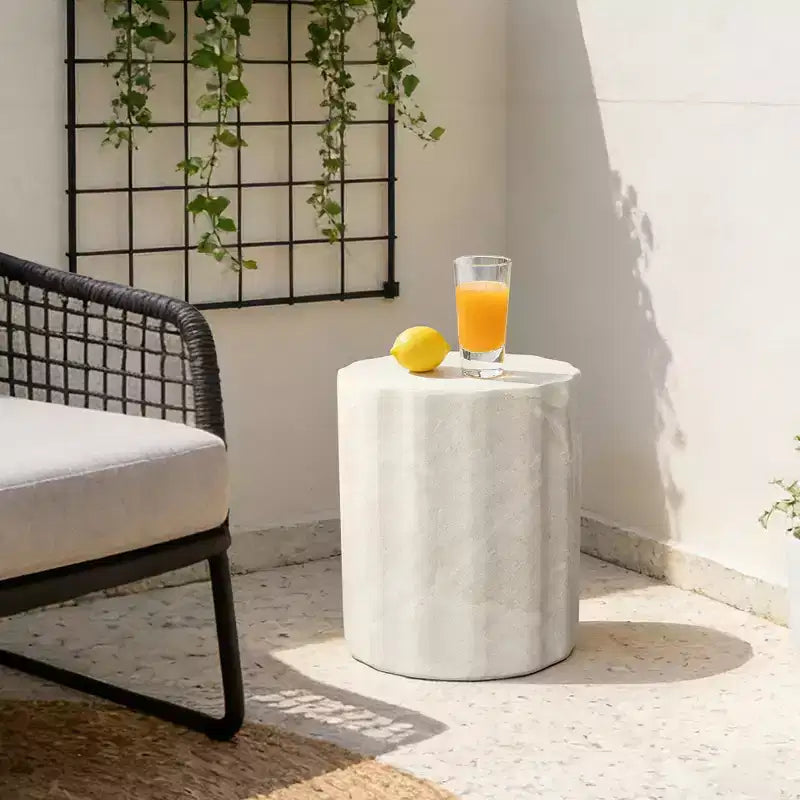 LuxenHome Tavolino da Esterno da 17,7, Tavolino Rotondo da Esterno Effetto Marmo, Piccolo Tavolino da Patio per Balcone, Giardino