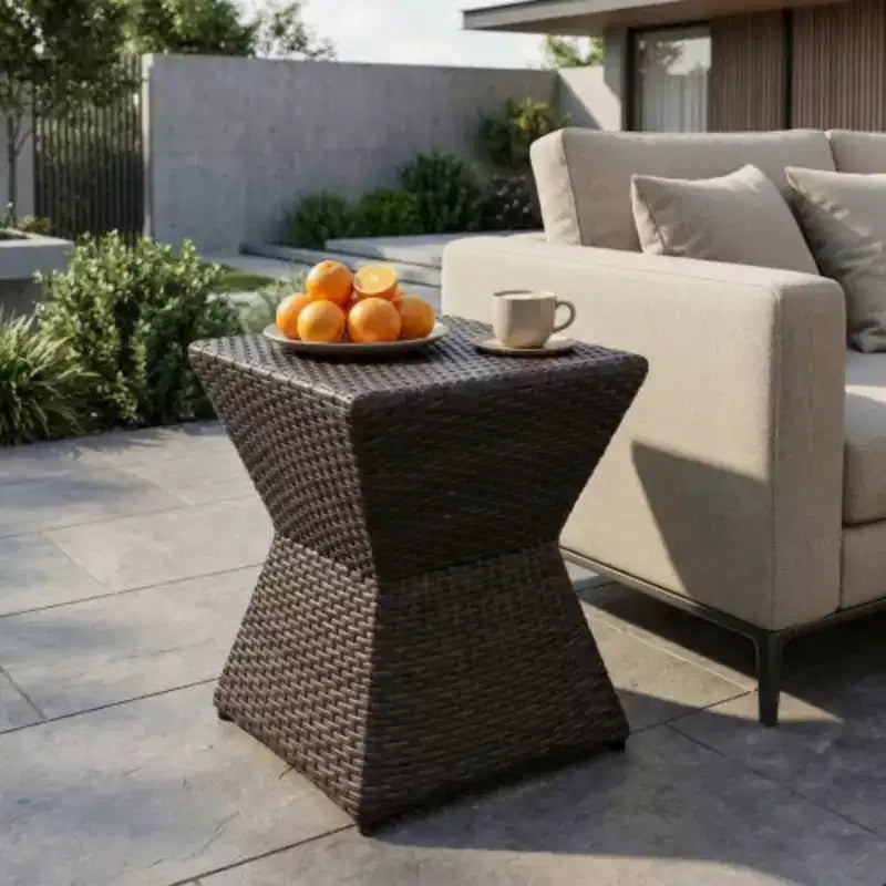 Table d'appoint d'extérieur en osier avec cadre en fer, résistante aux intempéries, légère, aucun assemblage requis, 16,25x16,25x18, parfaite pour la terrasse et la décoration intérieure