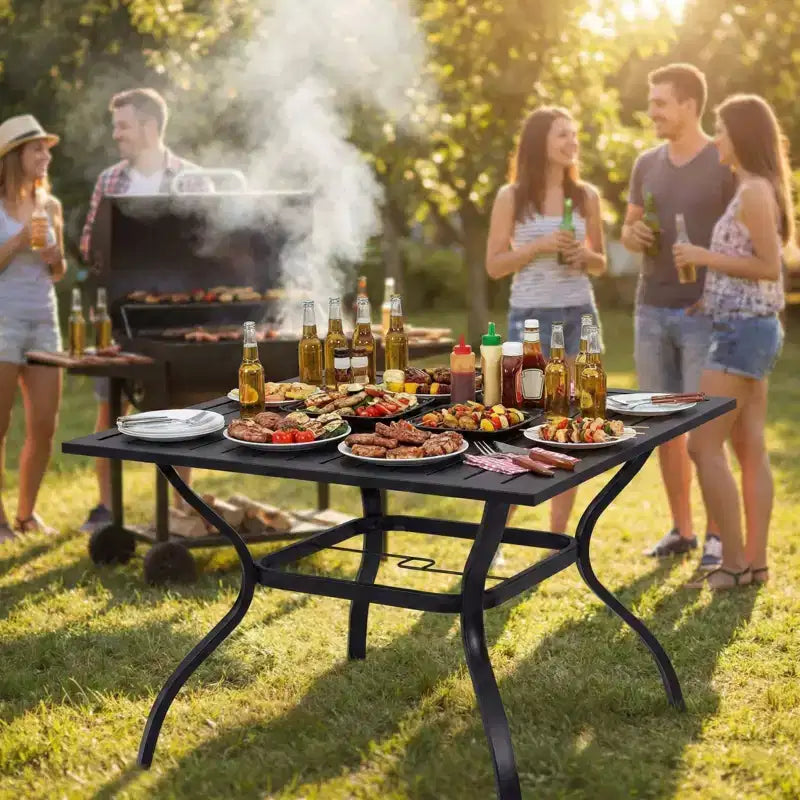 NAYSAYE Tavolo da pranzo da esterno in metallo e acciaio con doghe, tavolo da bistrò quadrato da 91 cm con foro per ombrellone per giardino e cortile, nero, 94*94*72 cm