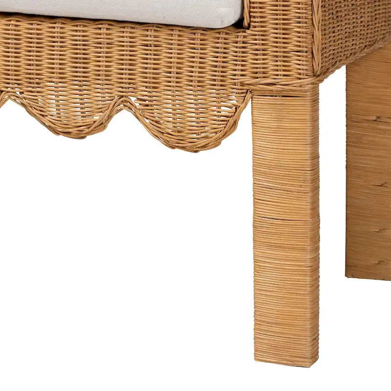 Panchina decorativa in rattan naturale intrecciato a mano con dettagli smerlati