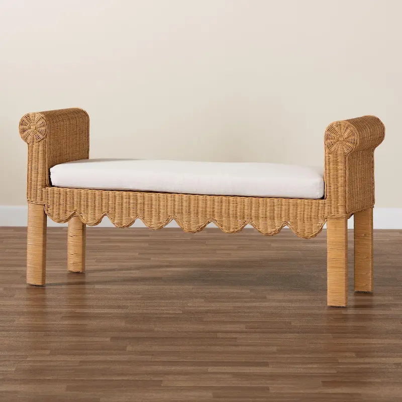 Panchina decorativa in rattan naturale intrecciato a mano con dettagli smerlati