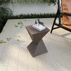 Table d'appoint de patio sablier sculptural LeisureMod Glint, table d'appoint moderne carrée en pierre de fibre pour l'intérieur et l'extérieur pour le salon, le bureau ou le jardin