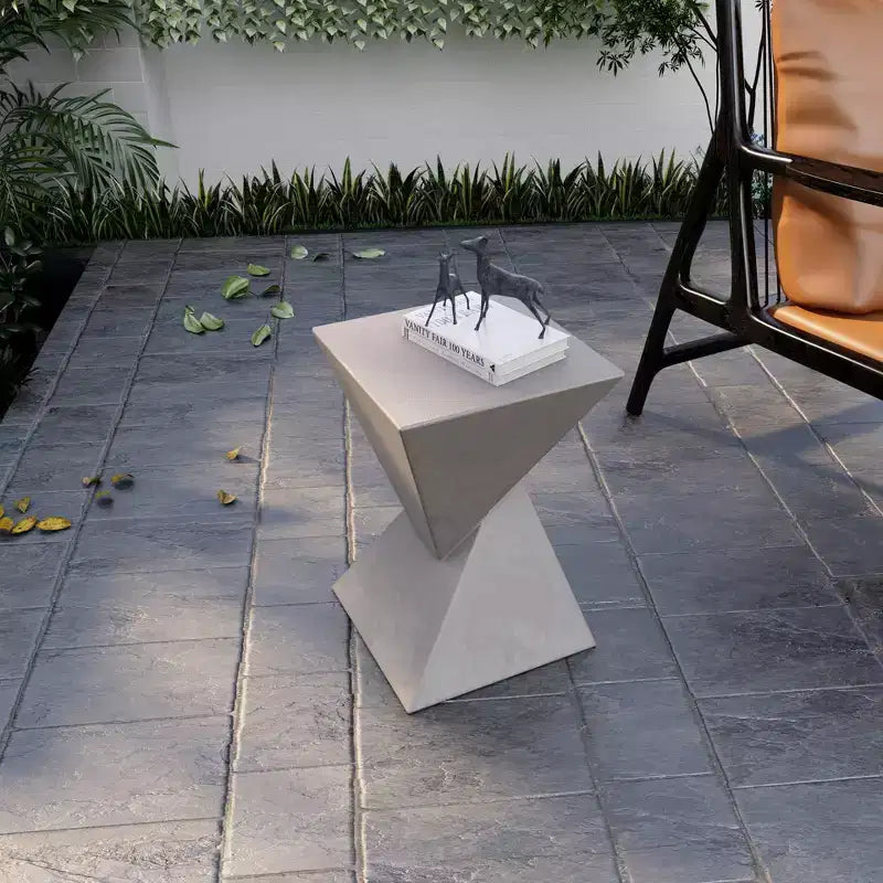 Table d'appoint de patio sablier sculptural LeisureMod Glint, table d'appoint moderne carrée en pierre de fibre pour l'intérieur et l'extérieur pour le salon, le bureau ou le jardin
