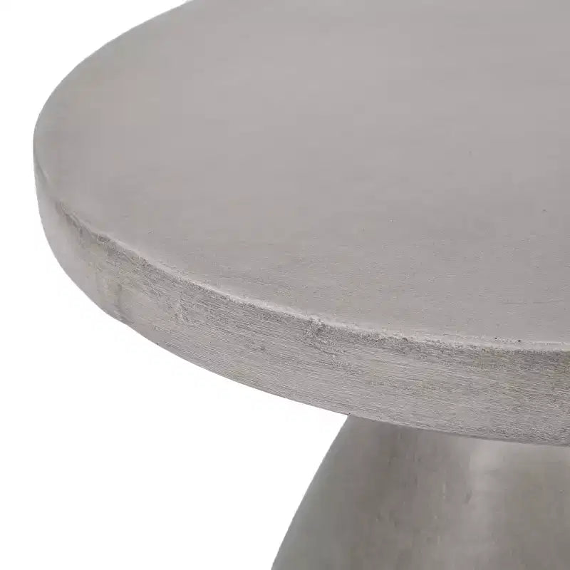 Table d'appoint d'extérieur en béton léger Inkwood de Christopher Knight Home, finition béton